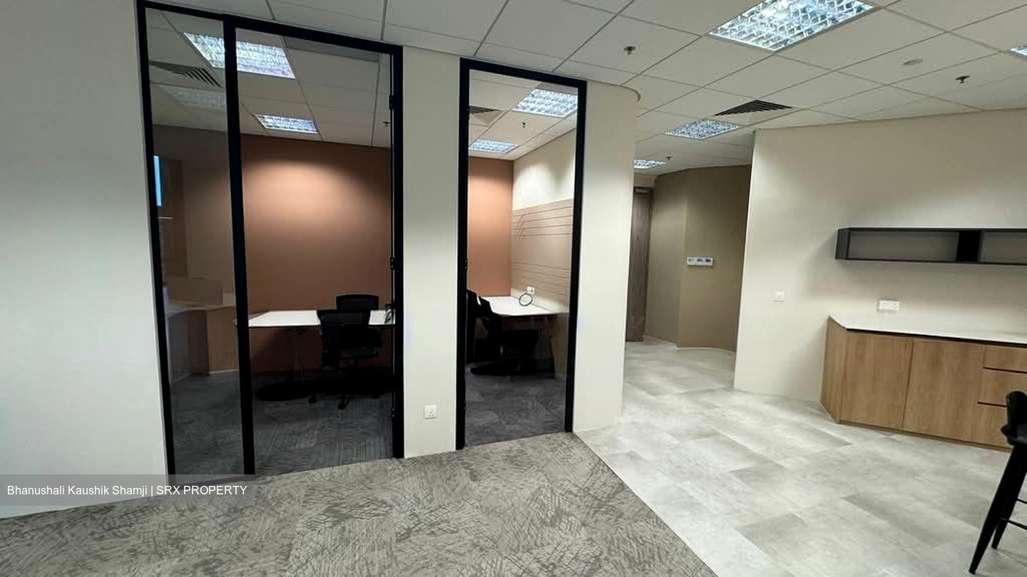 PLUS (D1), Office #566793631